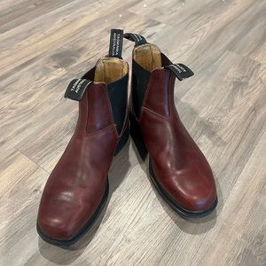 Like new Blundstones